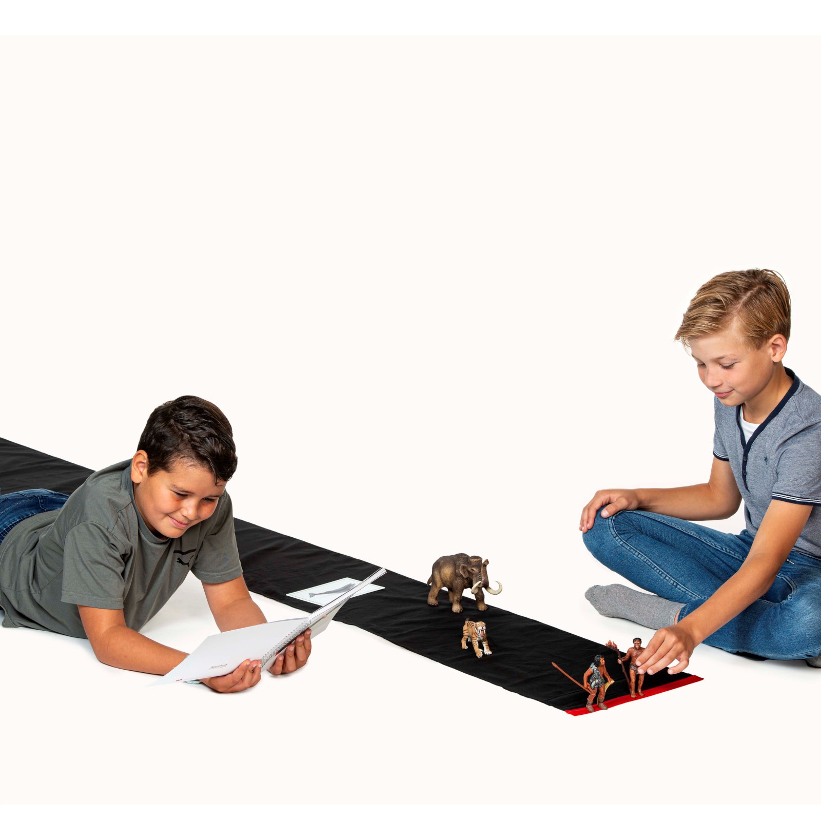 animals-and-book-for-the-black-ribbon-1-nienhuis-montessori