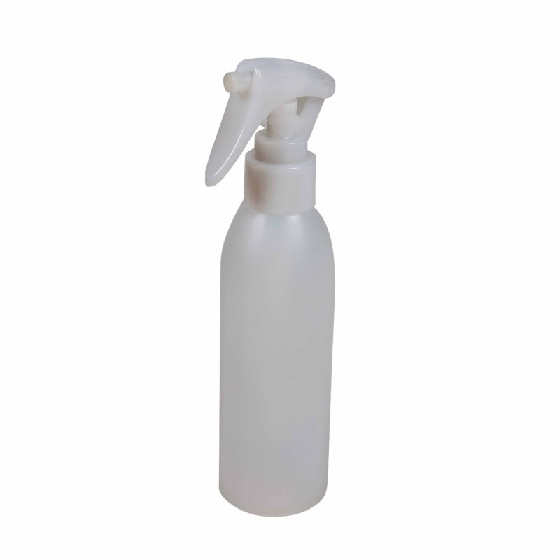 spray-bottle-for-window-cleaning-nienhuis-montessori