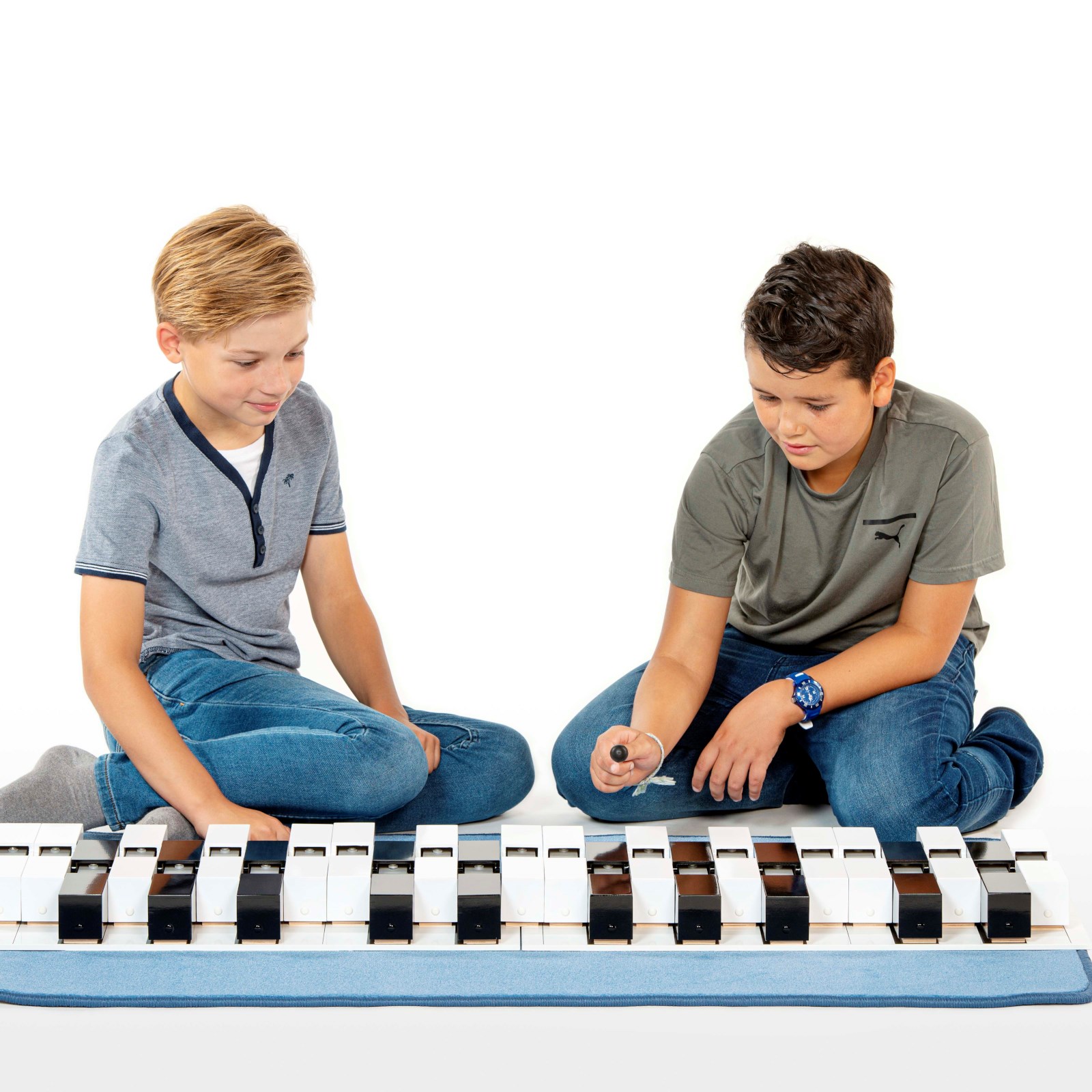 tone-bars-set-with-two-mallets-1-nienhuis-montessori